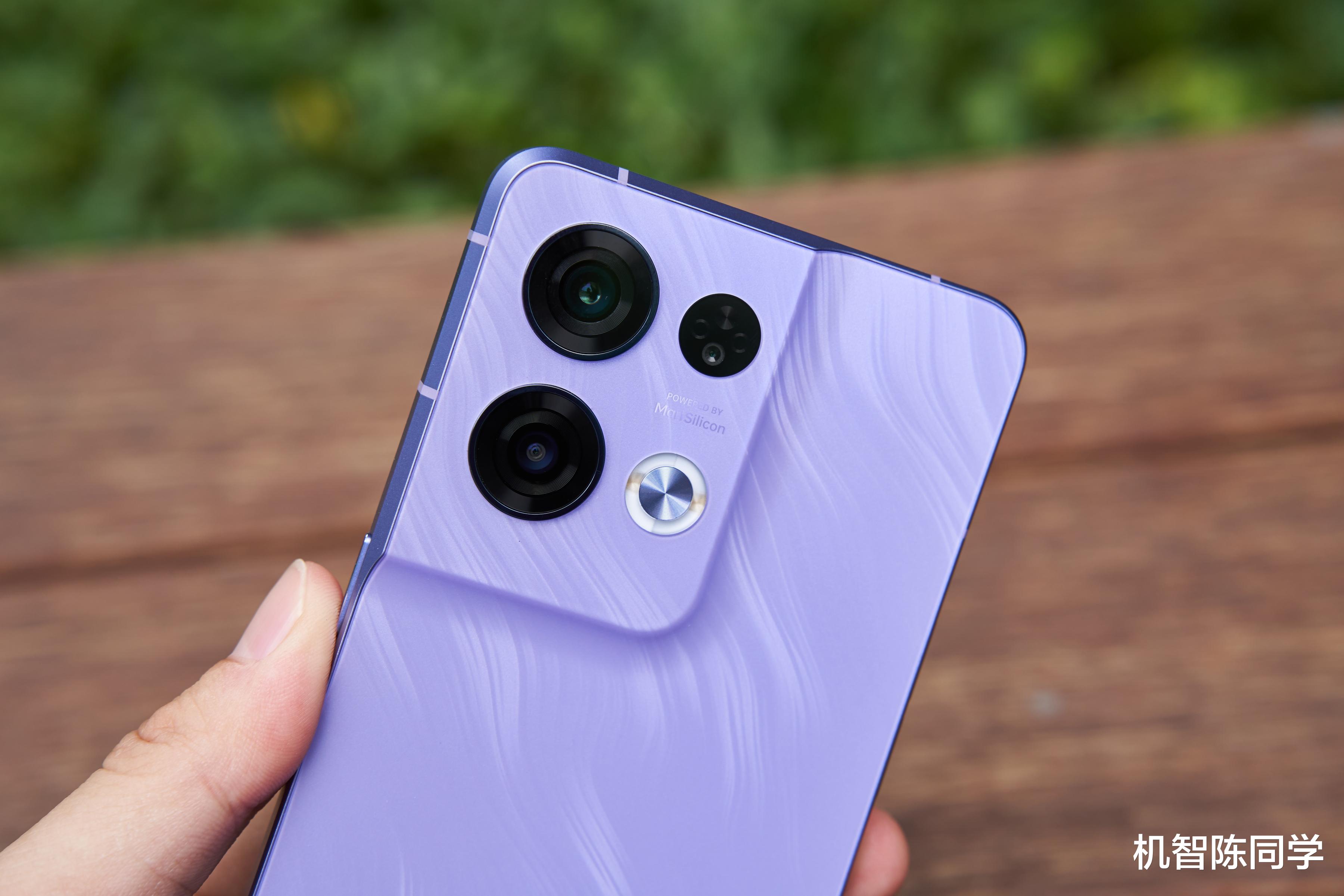 oppo reno|现阶段最适合颜控的手机？上手Reno8 Pro花仙紫：新配色太吸晴