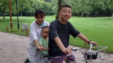 佟丽娅|熊磊找了下家？直播间带暖腰带，小腹微微隆起，网友：有点意思