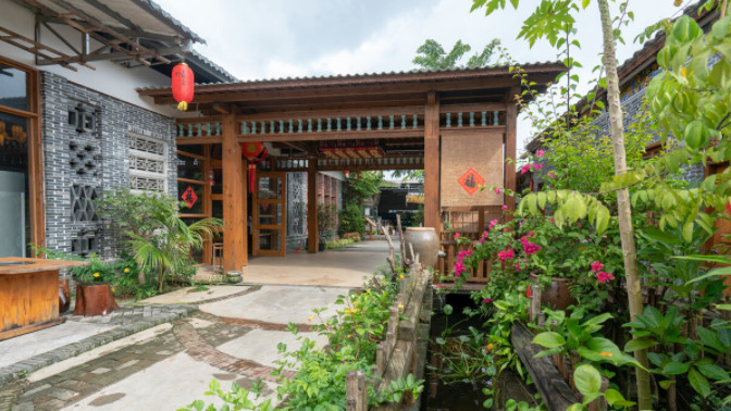 ?“穷装”还能这么好看？她家院子光秃秃的，只需这几步就“琳琅满目”了