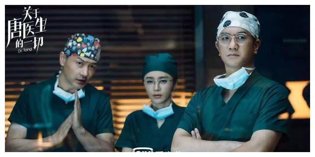 关于唐医生的一切|《关于唐医生的一切》里唐佳瑜穿的衬衣又帅又飒，医生手术帽好潮
