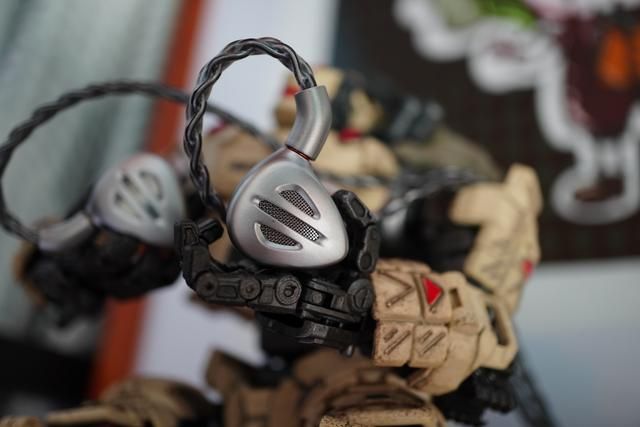 蓝牙耳机|综合体验超乎想象!----聊聊飞傲7单元圈铁旗舰耳机FH9