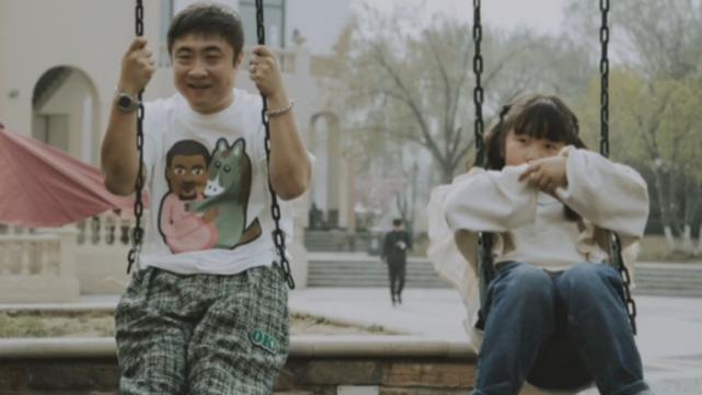 杨明|乔杉携妻女春游，父女三人共用一张脸，老婆莫丹打扮隆重好少女