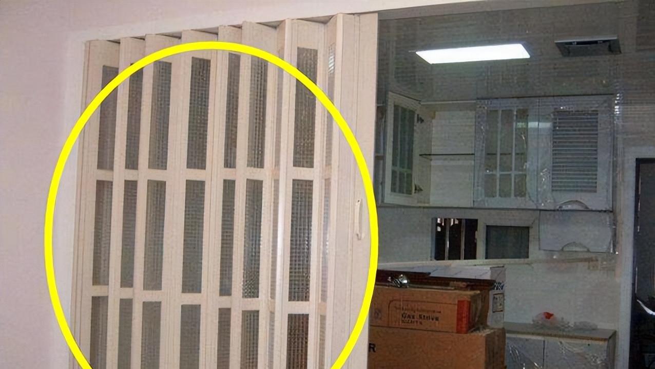 越来越多人卫生间都不装平开门，都喜欢这样装了，太聪明了