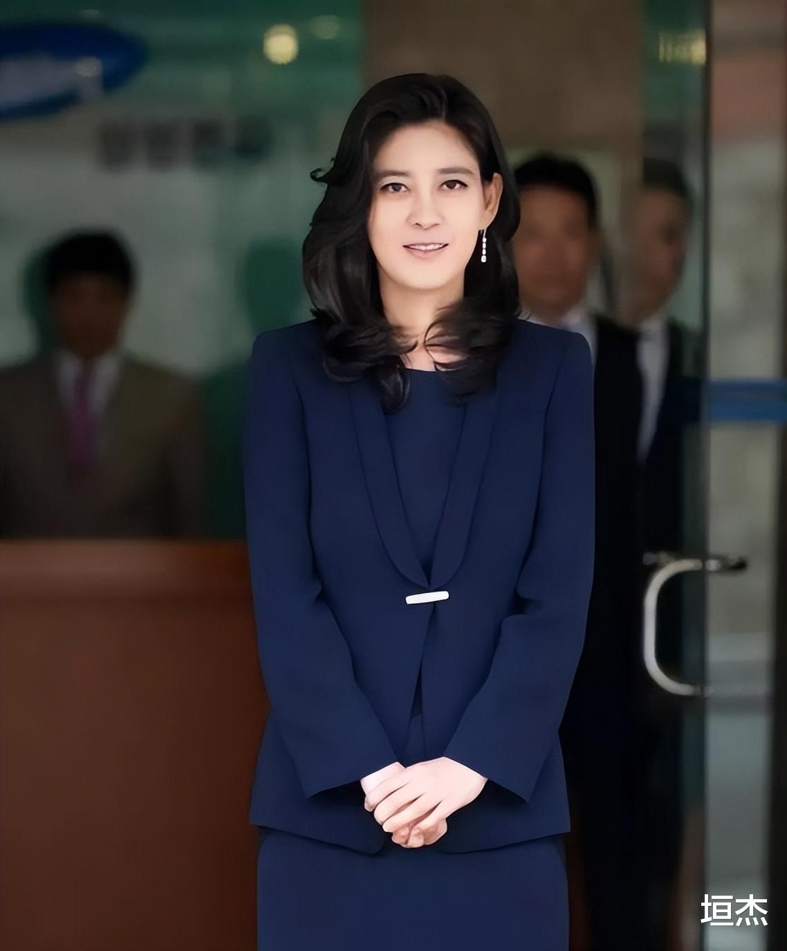 iPhone|背靠6000亿三星财团,一句好热让全校喜提空调,为何要下嫁保安?