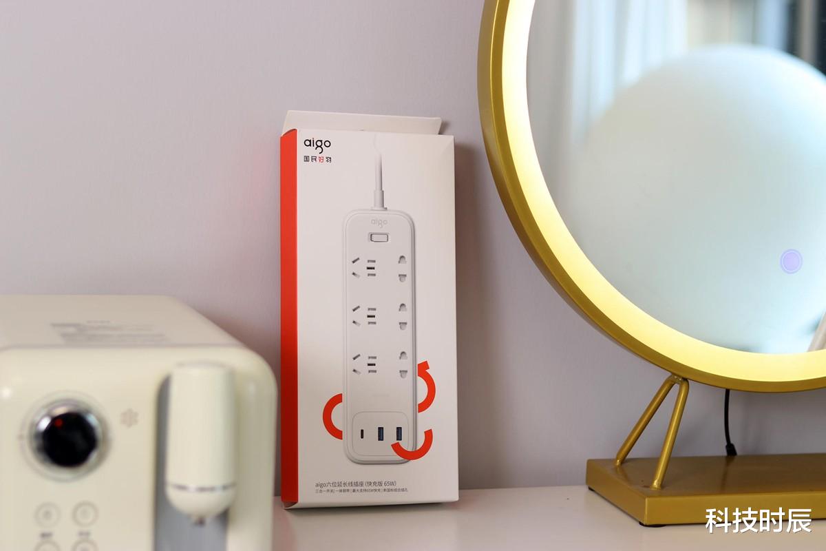aigo|自带65W快充,轻松给电脑充电!aigo六位插座快充版开箱评测