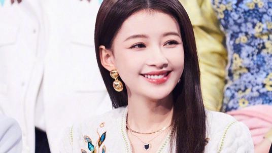 孙怡|孙怡亮相“春晚彩排”，背的包成一大亮点，网友：有钱烧的
