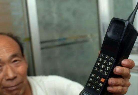 微信|中国第一位办手机号码的人,当时号码随便选,最终他挑了什么号?