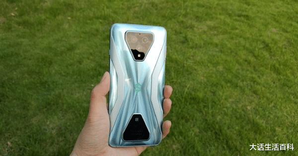 贵州|黑鲨4游戏手机在安兔兔跑分，还不到80万，还得努力！