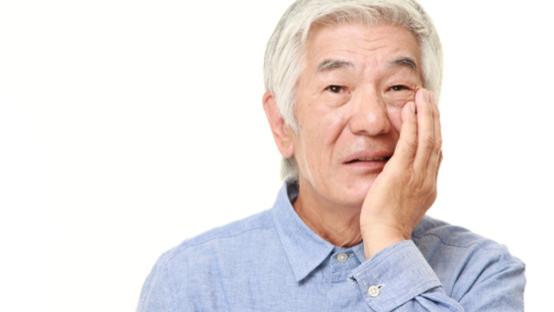 牙齿|中医揭秘：为什么人老了都会牙齿松动？一个小方法，可以牢牙固齿