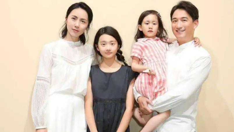 孙莉|孙莉：18岁就跟了黄磊，三胎生了儿子后，她为何又选择复出？