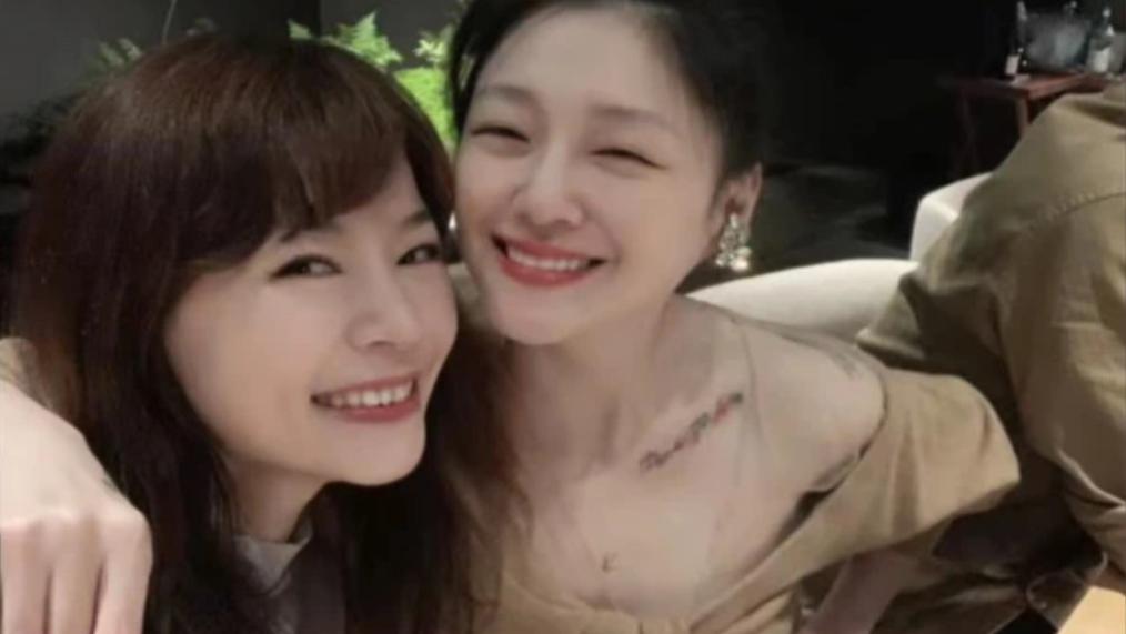 |大S带具俊晔与人聚餐，身材暴瘦成皮包骨，皮肤超好新纹身也曝光