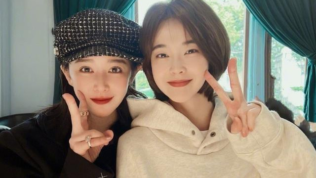 张佳宁|阚清子晒与张佳宁合照配文：和小可爱一起的一天，网友：在联动？