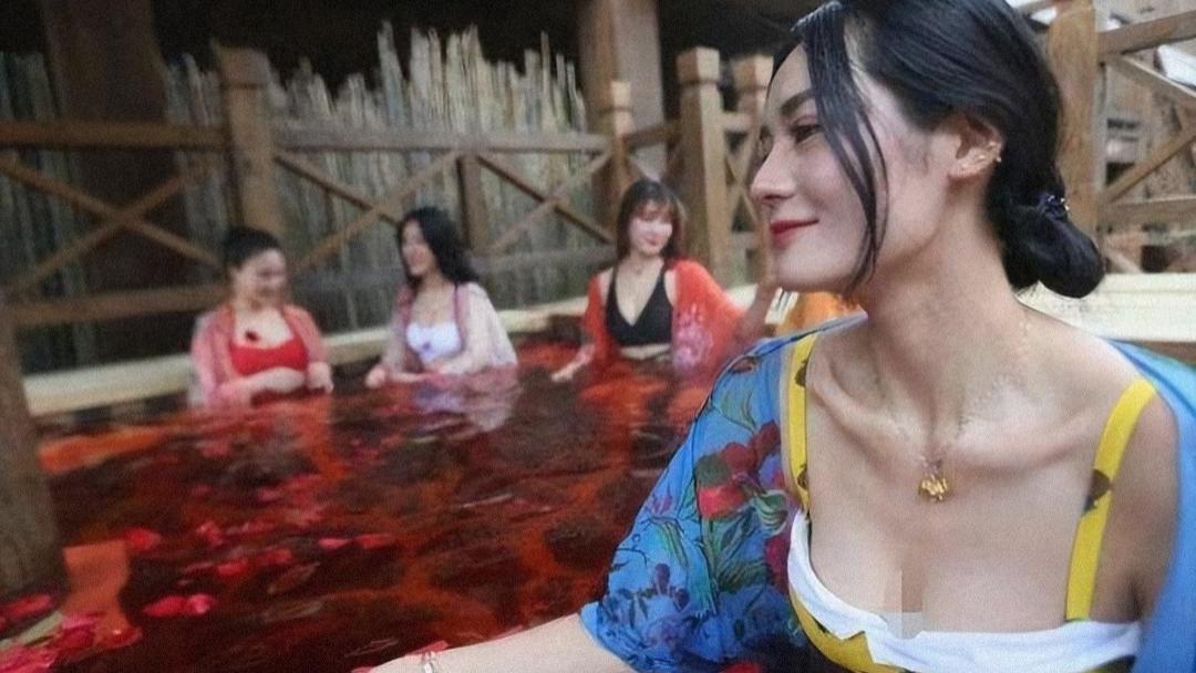 横店|横店的现状：服装像“垃圾”一样堆在一起，集体表演像天堂一样美丽，到处都是