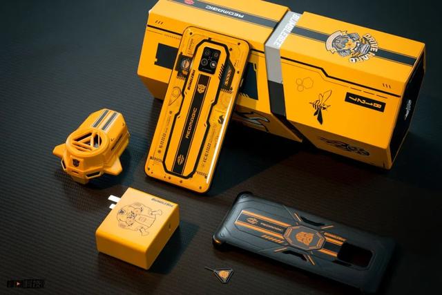 全面屏|图赏:真全面屏、全套联名设计,红魔7S Pro大黄蜂限量版是真的帅