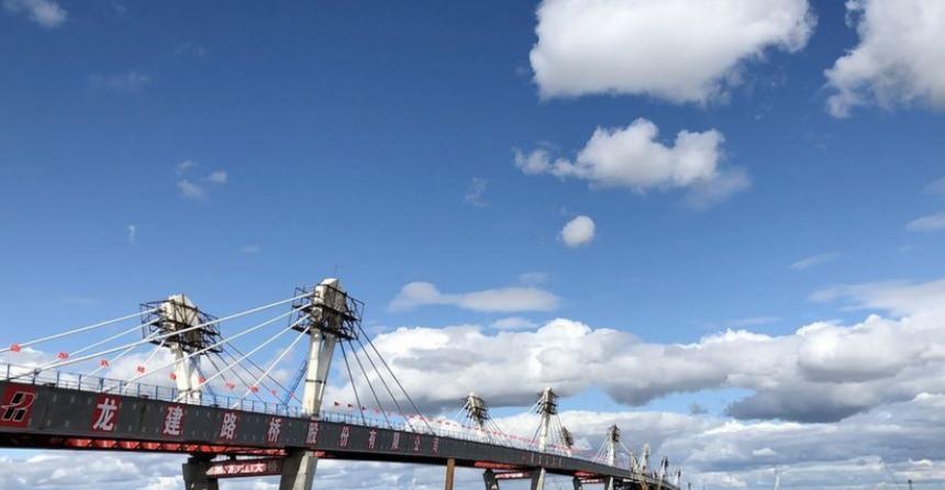 中俄铁路大桥项目, 俄罗斯“拖”了5年不干, 为何偏偏今年修好了