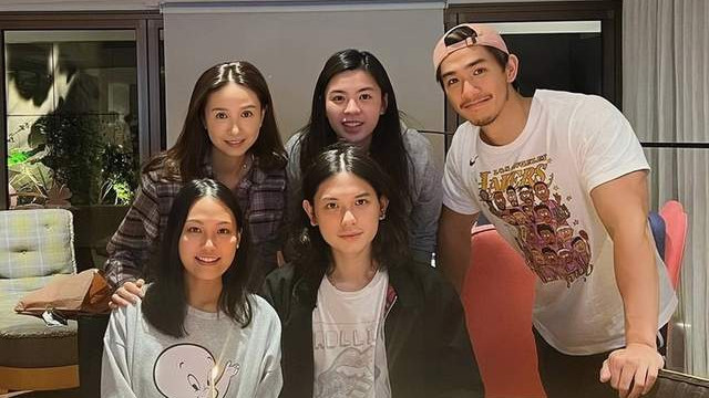 吴婉芳|香港知名冻龄女星罕见出镜，为儿子庆生，网友：看着比女儿还年轻