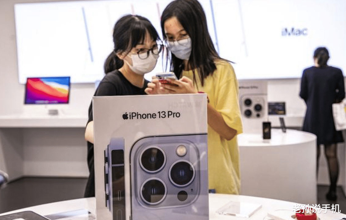 折叠屏|嘲讽华为黑夜拍成白天？联想高管预热新机，摩托罗拉对标iPhone！