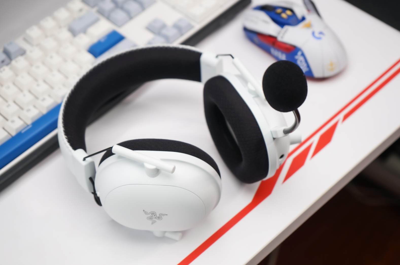 雷蛇|纯白外观还不夹头!618给入手第一弹——雷蛇旋风黑鲨V2专业版