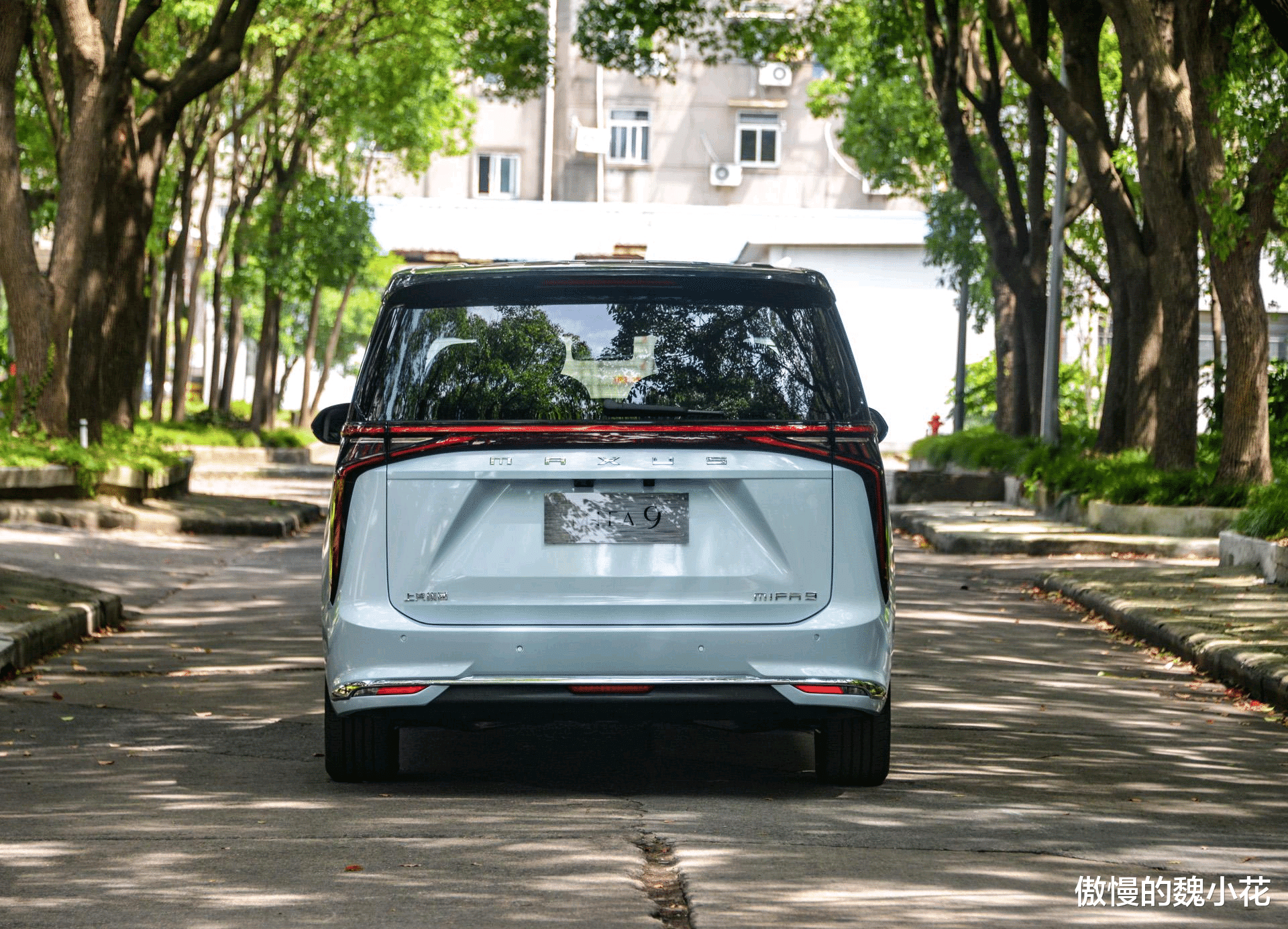 沉浸式体验“大通MIFA9”，比GL8还大，纯电驱动，起步价27.99万