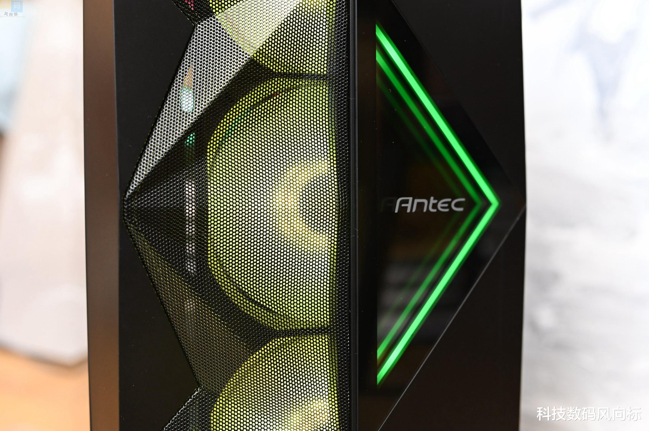 杨幂|升级PC必备！ ORICO M. 2固态硬盘盒体验