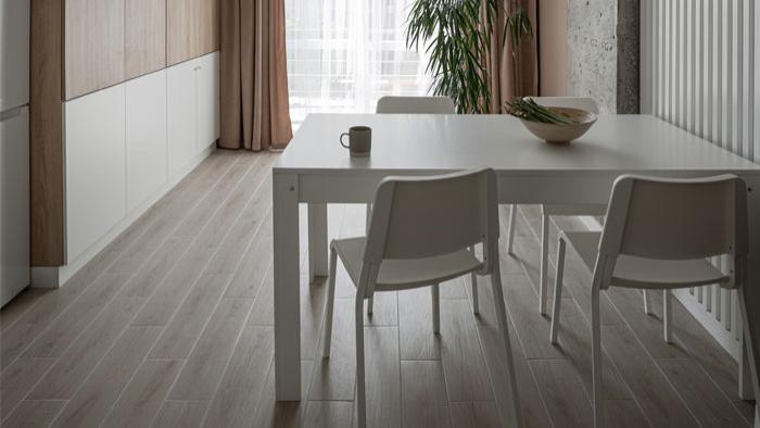 将现代简约进行到底，78㎡原木质感和简约白配色，真的好养眼