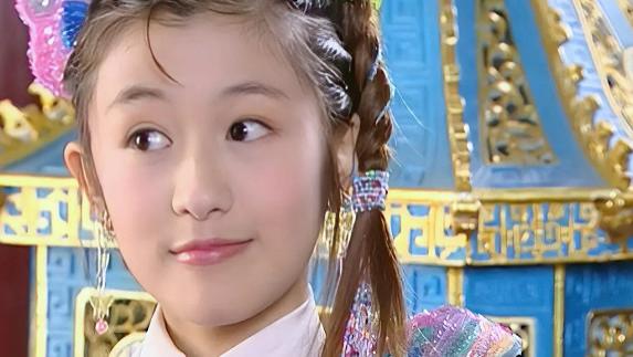 |22年前，一夜爆红却坚持读书的童星“十公主”，如今怎么样了？