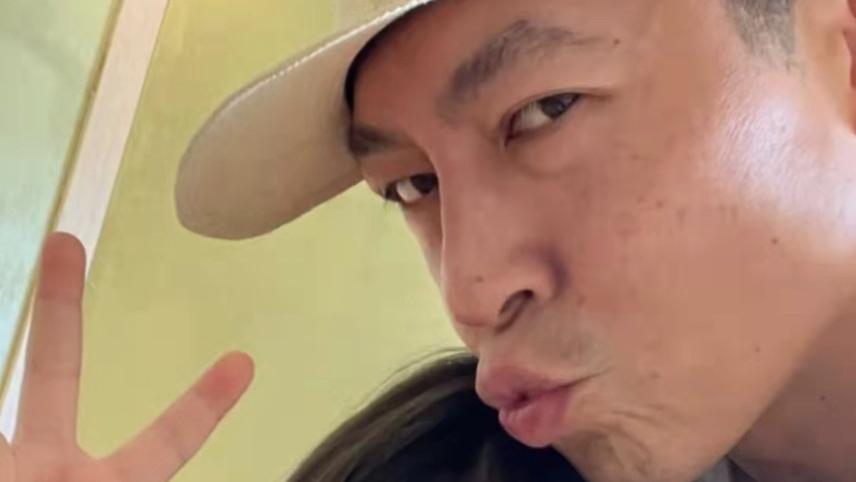 陈冠希|陈冠希晒与女儿的亲密合影，嘟嘴送吻Alaia，被网友调侃是小跟班