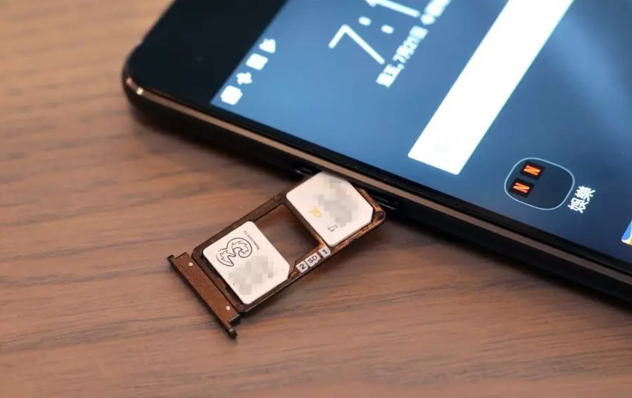 存储卡|学iPhone，还能多赚你们钱？看完就懂为什么手机都取消这个功能