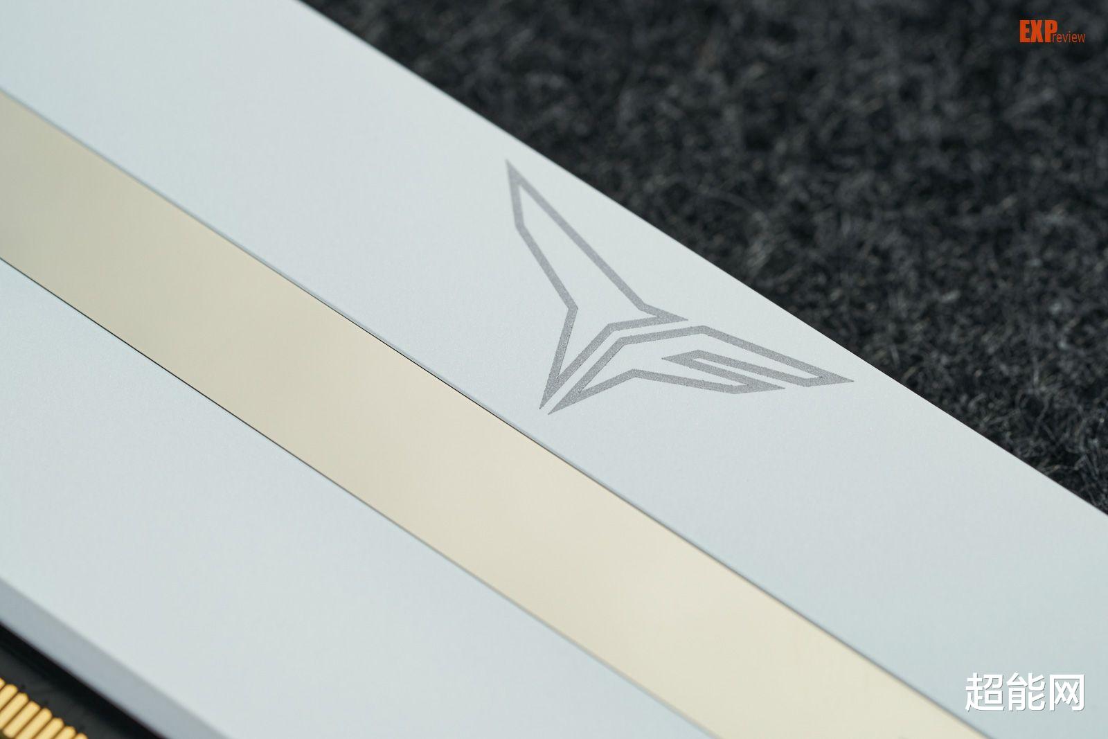 全面屏|十铨梦境DDR4-4000内存评测：幻彩透亮的极致美感