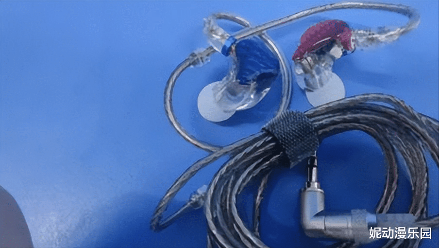 酷睿处理器|“工地捡到一个耳机,连喇叭都没有,为啥有人出价4位数收购?”