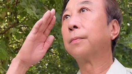 冯巩|破防了！64岁名家冯巩穿军装庆祝八一建军节：军魂永在，召必回