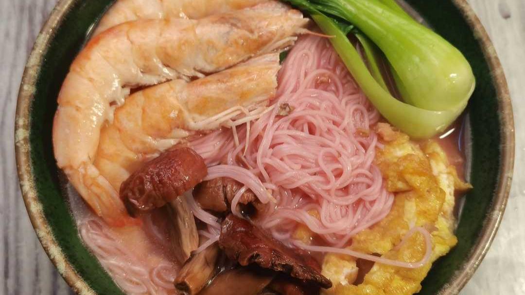 羊来了不可怕，吃饱饭提高免疫力，福建菜红菇捞面线，助你渡疫情