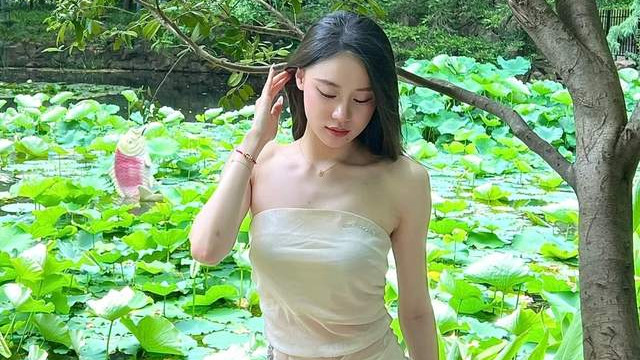 范志毅|范志毅女儿穿搭时尚纯欲风！即将名校毕业，与大7岁男友互删甜蜜合影