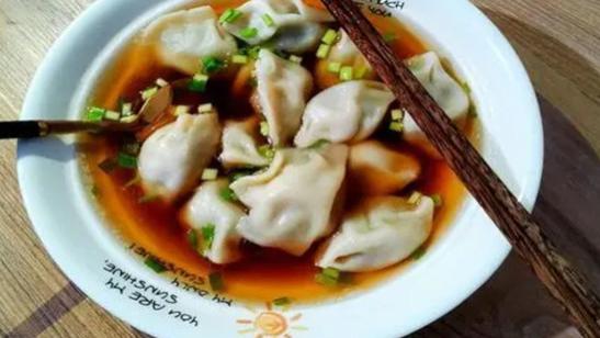 饺子|煮好的水饺，是要加汤的，后来才有北方那种煮好后干捞的