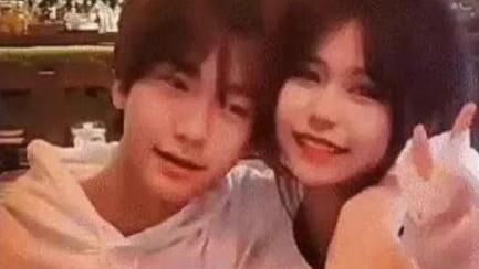 张亮|张亮14岁儿子疑恋爱，多张亲密照被扒，网友：不影响学业就支持