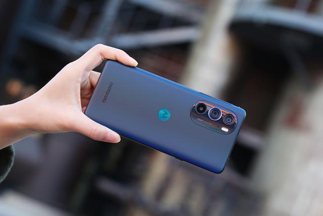 gen.g战队|面对友商的重磅,卷王摩托罗拉坐不住了,motoX30Pro接连曝光