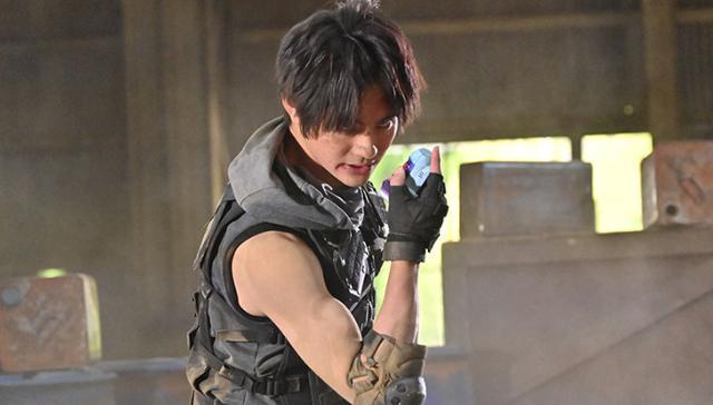 |假面骑士revice剧场版限定形态公开三合一改模换色版风雷印章