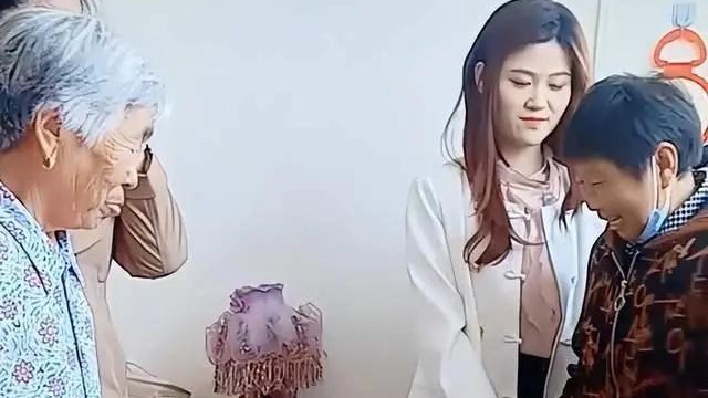 朱之文|大衣哥携朱小伟会亲家 出手阔绰礼品多 大衣嫂给新媳妇提一大要求