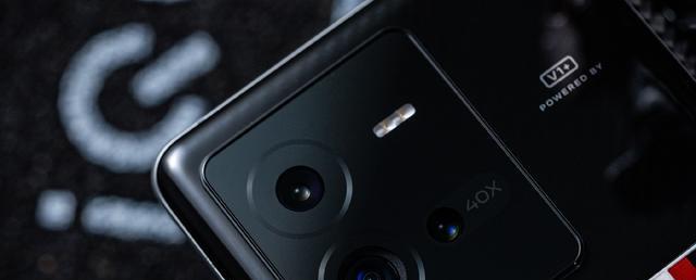 iqoo10|售价相同！vivo x80和IQOO10相比，究竟哪一款更值得入手？