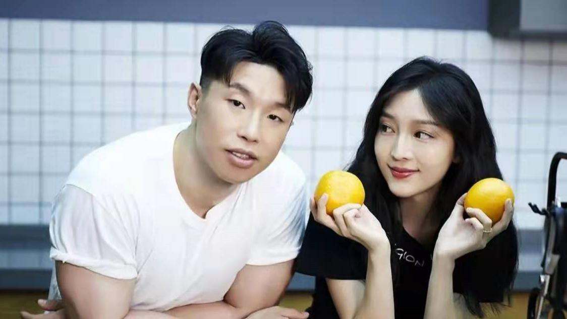 coachella音乐节|烧饼田亮争当“畊宏男孩”，家中豪宅曝光，老婆颜值一个比一个高