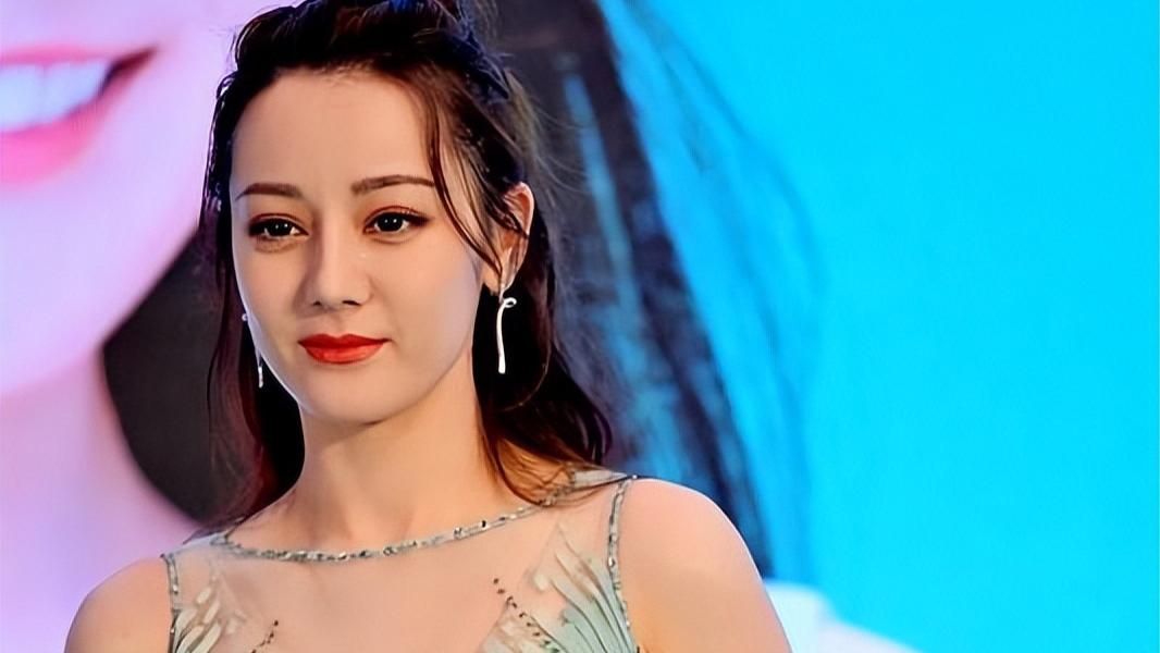迪丽热巴|迪丽热巴这么招人喜欢是有原因的，穿长裙超级有魅力，太迷人