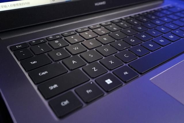 抖音|华为 MateBook B3-420：轻薄商务，如此全面