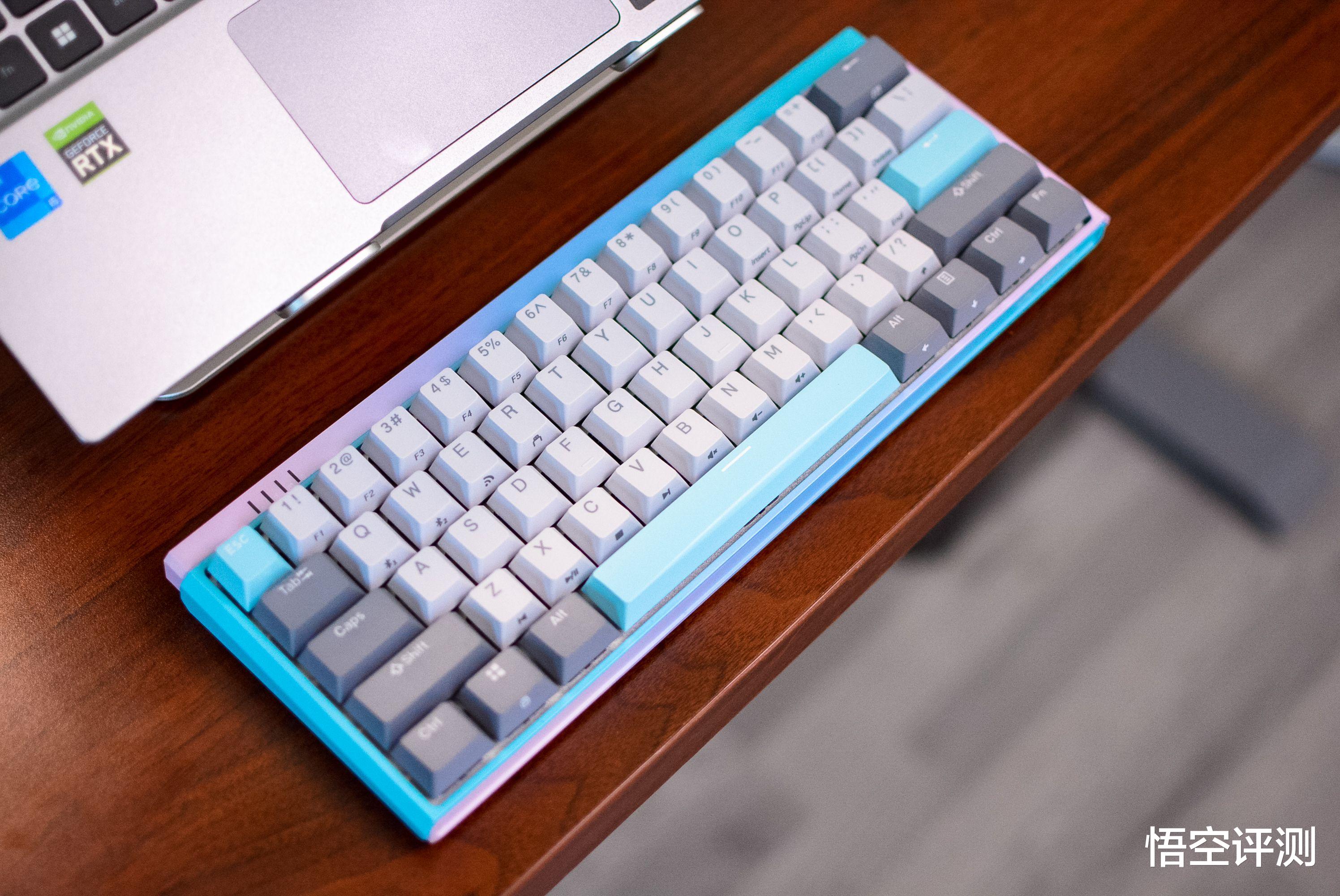 高通|杜伽K330W机械键盘首发评测：独家定制晶轴，61键+独特配色太惊艳