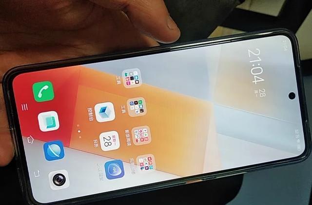 小米科技|从4199跌至2479元，120W快充+独显芯片，从旗舰市场跌至中端市场