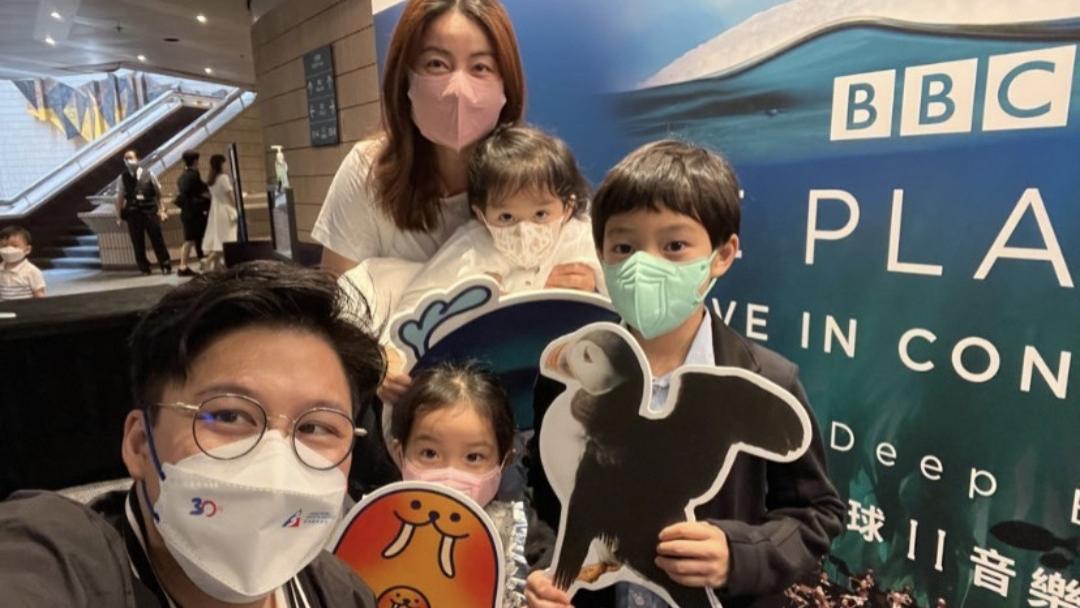 霍启刚|霍启刚分享全家福，首次同时携三个儿女听音乐会，郭晶晶出镜略显憔悴