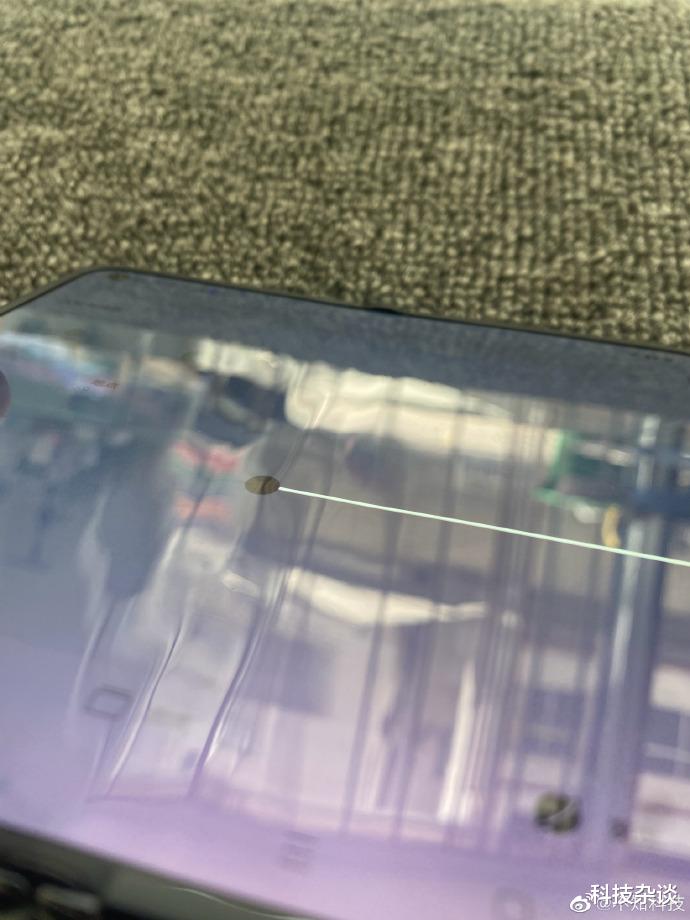 折叠屏|绿厂要注意，OPPO Find N发现屏幕漏液问题