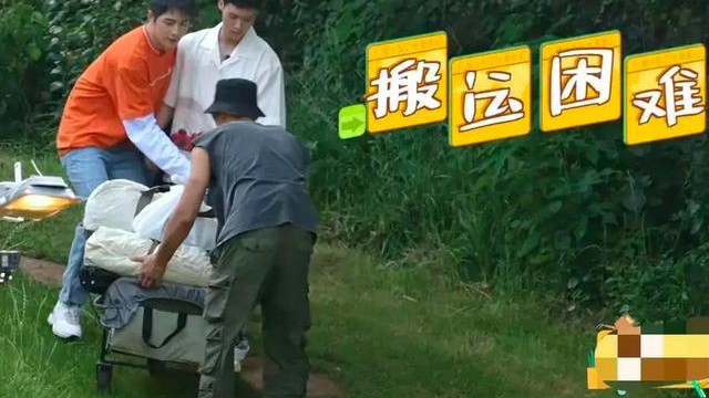 林小宅|当红小鲜肉参加综艺，物资直接扔下山，满身肌肉千万片酬尽显敷衍