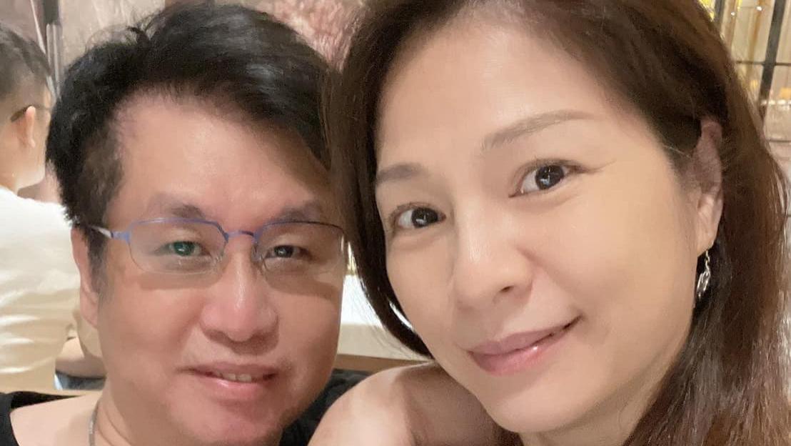 郑智化|郑智化罕秀恩爱！戴宝石戒指自称土豪，小7岁妻子美貌不输明星