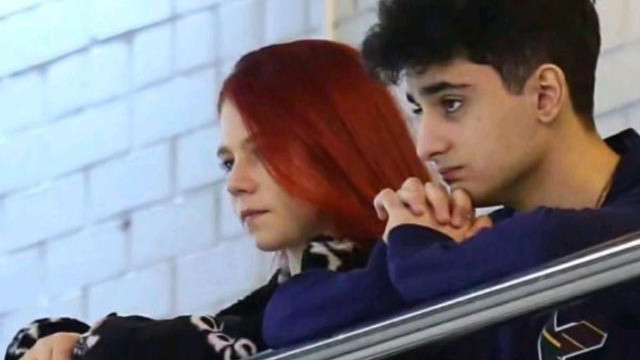 吴昕|特鲁索娃与帅哥甜蜜合影曝光，18岁情窦初开，搂肩合影举止亲密