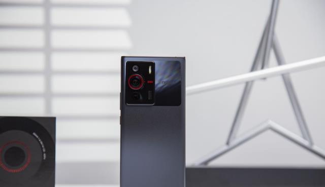 高通骁龙|新骁龙8持续真香，人文镜头+80W闪充+144Hz曲屏，仅3199元